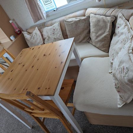 Villa Dotty By The Sea, 27 Bw, St Osyth Beach - Price Is Whole Caravan With Field Views Saint Osyth Exterior foto