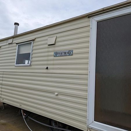 Villa Dotty By The Sea, 27 Bw, St Osyth Beach - Price Is Whole Caravan With Field Views Saint Osyth Exterior foto