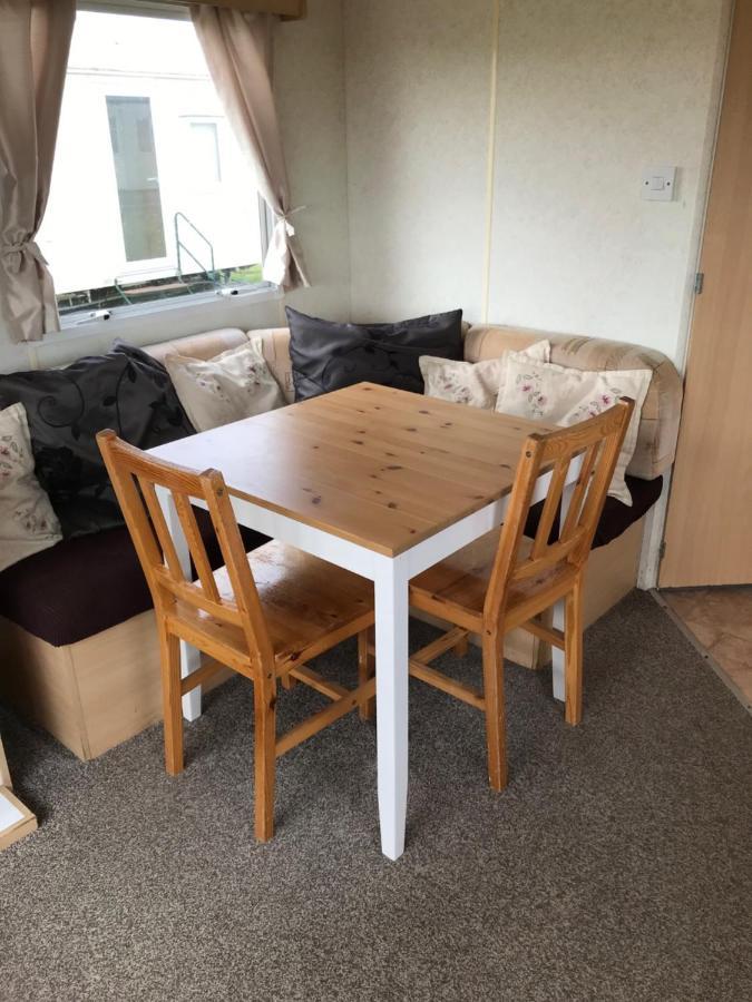 Villa Dotty By The Sea, 27 Bw, St Osyth Beach - Price Is Whole Caravan With Field Views Saint Osyth Exterior foto