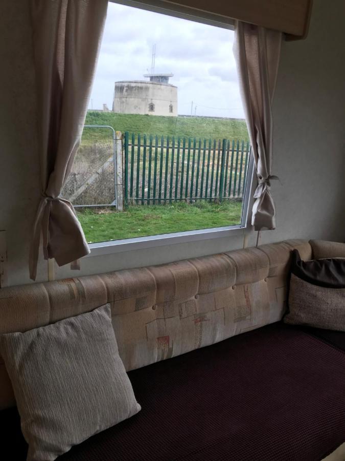Villa Dotty By The Sea, 27 Bw, St Osyth Beach - Price Is Whole Caravan With Field Views Saint Osyth Exterior foto